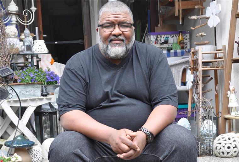 Der 53-jährige Ray Johnson lebt zwar seit Jahrzehnten in Bremerhaven, reist aber regelmäßig in die USA.