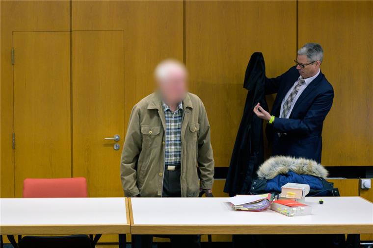 Vechta: 80-Jähriger fährt Radfahrer um - Zwei Jahre Bewährung Der 80 Jahre alte Mann wurde zu einer Bewährungsstrafe verurteilt.
