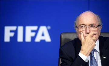 Der 81 Jahre alte Ex-Fifa-Chef Sepp Blatter weist die Grapsch-Vorwürfe der 36 Jahre alten Star-Torhüterin Hope Solo zurück. 
