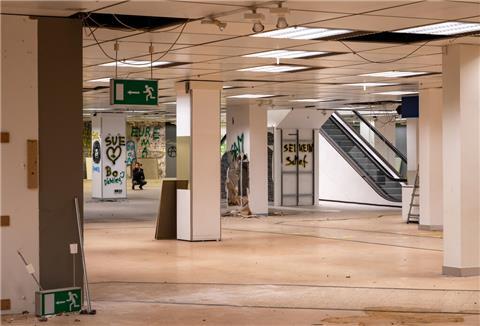 Der Abriss der ehemaligen Karstadt-Immobilie in Bremerhaven steht unmittelbar bevor.