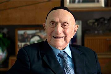 Der älteste Mann der Welt soll Israel Kristal sein. Er ist 112 Jahre alt und lebt heute in Haifa.