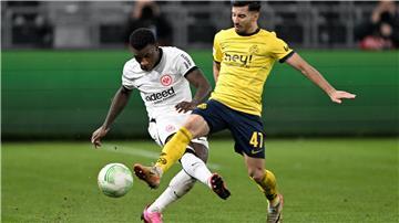 Der Algerier Mohammed Amoura (r) versucht sich nun beim VfL Wolfsburg.
