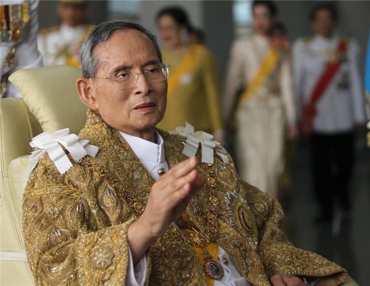 Der am längsten regierende Monarch der Welt ist tot: Der thailändische König Bhumibol starb im Alter von 88 Jahren in einem Krankenhaus.