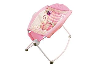 Der amerikanische Spielzeughersteller Fisher-Price hat weltweit Millionen von Babywiegen zurückgerufen.