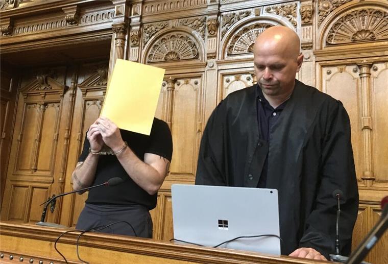 Prozess um die getötete Tamara T.: Angeklagter muss 13 Jahre ins Gefängnis Der Angeklagte Enrico N. (links) ist zu einer langen Haftstrafe verurteilt worden.