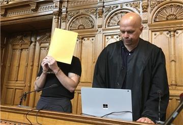 Der Angeklagte Enrico N. (links) ist zu einer langen Haftstrafe verurteilt worden.