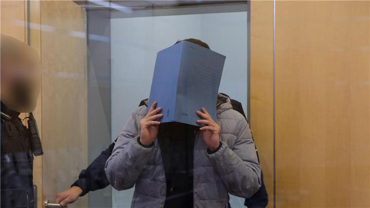 Terrorprozess gegen 26-Jährigen in Düsseldorf gestartet Der Angeklagte soll einen Anschlag vorbereitet und die Terrormiliz IS unterstützt haben.