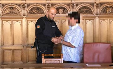 Der Angeklagte verhielt sich diesmal ruhig.