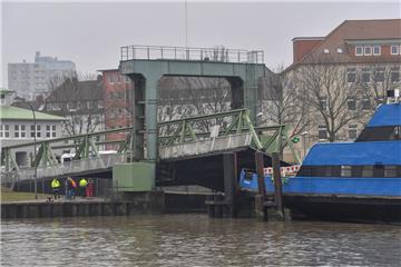 Der Anleger der Weserfähre hat sich in Bremerhaven verzogen.