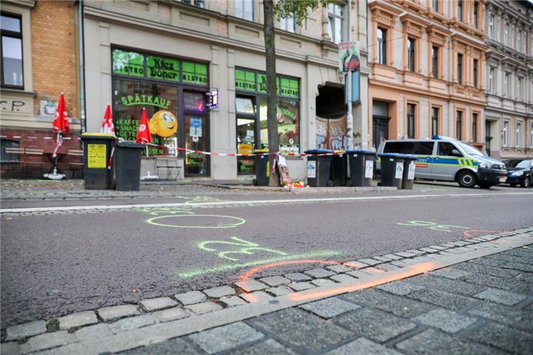 Bremer Verfassungsschutz: Bürger sollen Hinweise auf Rechtsextremisten geben Hilferuf der Behörden: Der Anschlag in Halle wurde von einem Mann verübt, der sich bis dahin unauffällig verhalten hatte und sich dennoch radikalisierte. Die Verfassungsschützer des Landes Bremen hoffen nun auf Hinweise der Bürger, um solche Radikalen aufzuspüren.