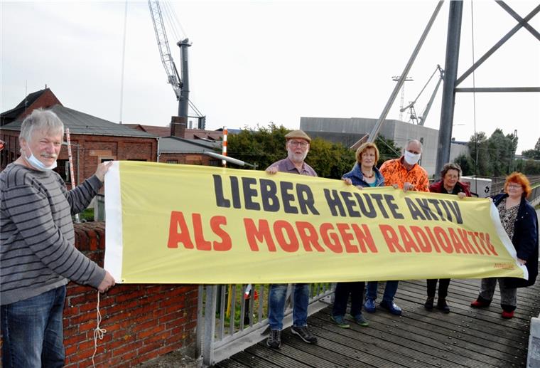 Nordenham: Atomkraftgegner bereiten sich auf Protestaktionen vor Der Arbeitskreis Wesermarsch bezweifelt, dass bei dem erwarteten Atomtransport alle erforderlichen Sicherheitsstandards eingehalten werden.