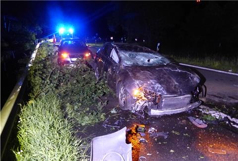 Der Audi A3 wurde bei dem Unfall stark beschädigt.