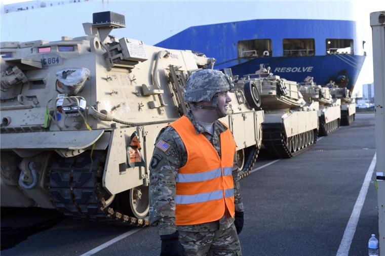 Die Army belebt den Umschlag in Bremerhaven Der Aufmarsch der US-Streitkräfte im Januar hat die Umschlagzahlen in Bremerhaven im ersten Quartal beflügelt.