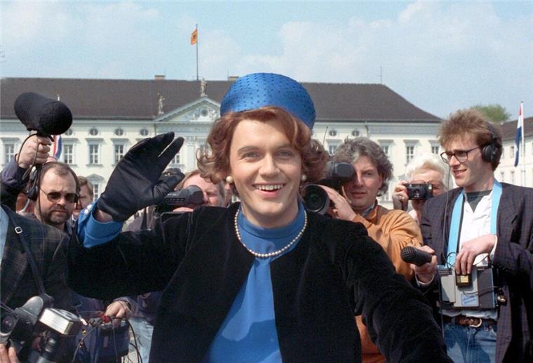Hape Kerkeling wird 60 - und blickt auf sein Leben zurück Der Auftritt als Königin Beatrix 1991 war Hape Kerkelings größter Kult-Moment (Archivbild).