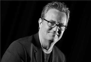 Matthew Perry posiert für ein Porträt. 