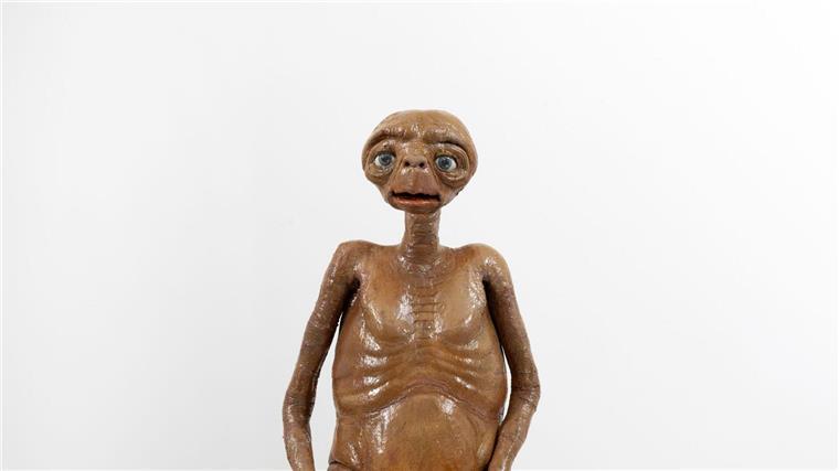 Sotheby’s versteigert originales „E.T.“-Modell Der Außerirdische „E.T.“ kommt in New York unter den Hammer.