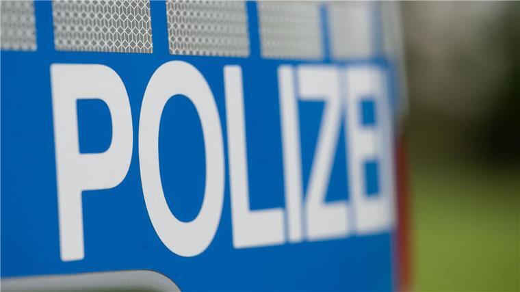 Autofahrer steuert vorsätzlich auf Fußgänger zu Der Autofahrer bestreitet die Vorwürfe. (Symbolbild)