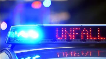 Der Autofahrer wurde bei einem Überholmanöver von einem anderen Fahrzeug touchiert. 