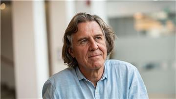 Der Autor Norbert Scheuer erkundet die Eifel poetisch.