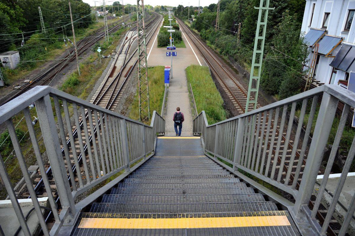 Bahnhof Bremerhaven-Wulsdorf wird für Reisende gesperrt Der Bahnhof Wulsdorf wird wegen Bauarbeiten gesperrt.
