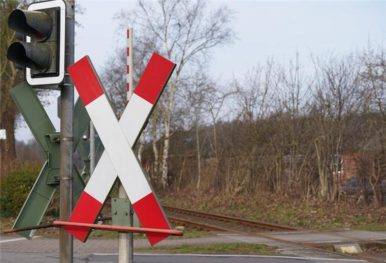 Der Bahnübergang am Reithornsweg in Lunestedt wird für zwei Wochen gesperrt (Symbolbild)