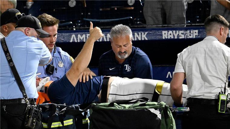 Baseball-Profi nach hartem Gesichtstreffer im Krankenhaus Der Baseballprofi war zu keinem Zeitpunkt bewusstlos.
