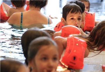 Der Bedarf an Schwimmkursen ist riesig - auch in Butjadingen. Dank einer Privatinitiative gibt es jetzt zusätzliche Angebote im Aqua Mundo in Tossens.