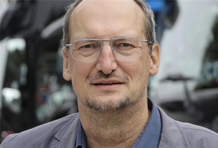 Trucker-Ausbeutung und Kampf gegen Krebs: Ihr könnt bei Lesung dabei sein Der bei Spediteuren und Lkw-Fahrern bekannte Autor Jan Bergrath liest in Bremerhaven aus seinem neuen Roman.