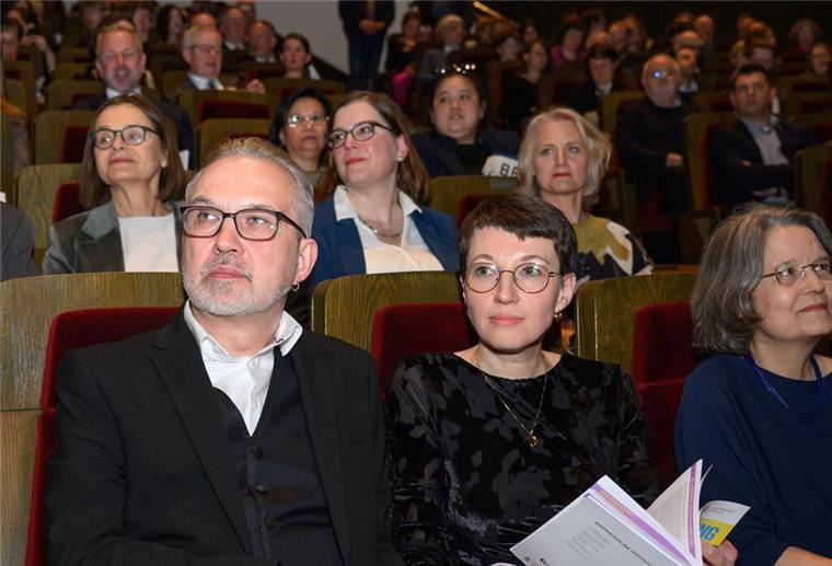 Leipziger Buchmesse mit Festakt eröffnet Der belarussische Autor Alherd Bacharewitsch wird zur Buchmesse-Eröffnung geehrt.