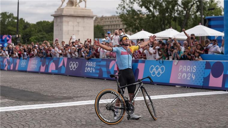 „Gut verlaufen“: Rad-Star Evenepoel meldet sich nach OP Der belgische Doppel-Olympiasieger Remco Evenepoel hat die Operation nach seinem Trainingsunfall gut überstanden.