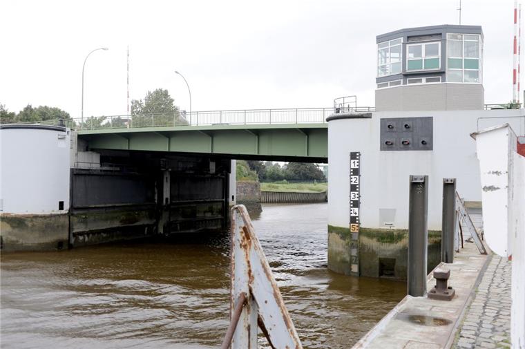 Der Bereich in der Geeste rund um die Kennedybrücke ist absolut kein Schwimmrevier.