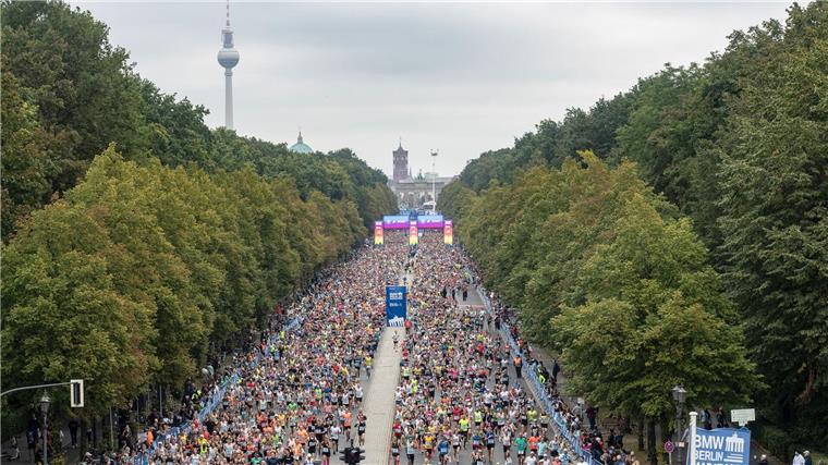 13 Weltrekorde und Verrückte, die durch die Stadt rennen Der Berlin-Marathon findet in diesem Jahr zum 50. Mal statt.