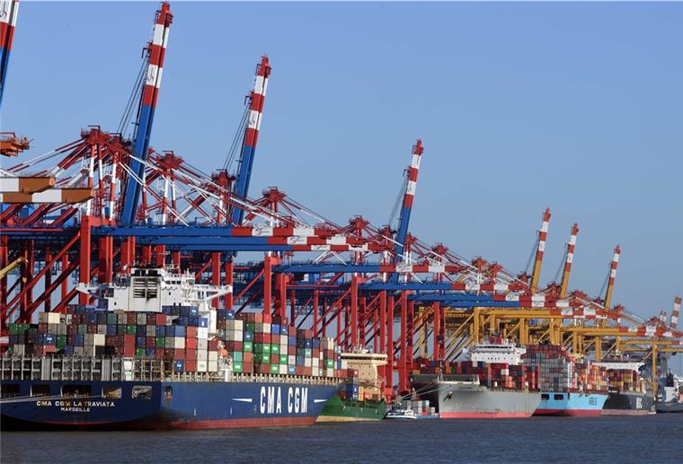 Bremerhaven: „Schlagkräftiger“ Eurogate-Betriebsrat Der Betriebsrat von Eurogate in Bremerhaven hat sich Berater organisiert, um den „Transformationsprozess“ aktiv zu begleiten. 41 Millionen Euro müssen allein an den Seestadt-Terminals eingespart werden. Foto: Scheer