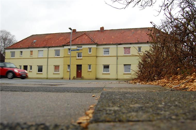 Leiche in Notunterkunft in Nordenham: Todesursache ist ermittelt Der Bewohner, der mindestens zwei Wochen tot im Hausflur gelegen hat, ist eines natürlichen Todes gestorben. Das hat die Obduktion ergeben.