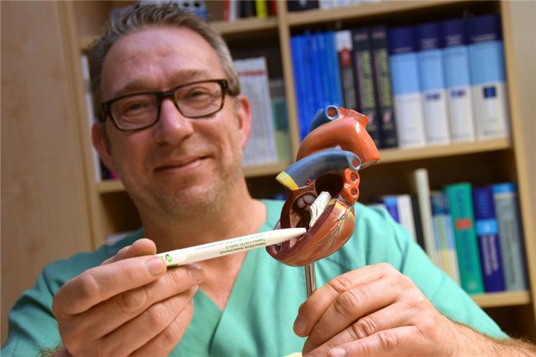 Nordenham: Helios dementiert Gerüchte um Aus für Kardiologie Der bisherige Chefarzt der Kardiologie, Dr. Andreas Reents (Foto), hat gekündigt. Für den vakanten Posten werde ein Nachfolger gesucht, sagt der Geschäftsführer der Helios-Klinik Wesermarsch. Die Kardiologie bleibe bestehen.