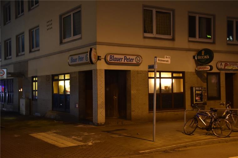 Der Blaue Peter in Lehe ist legendär - von Donnerstagabend bis Montagmittag hat die Kneipe durchgehend offen.