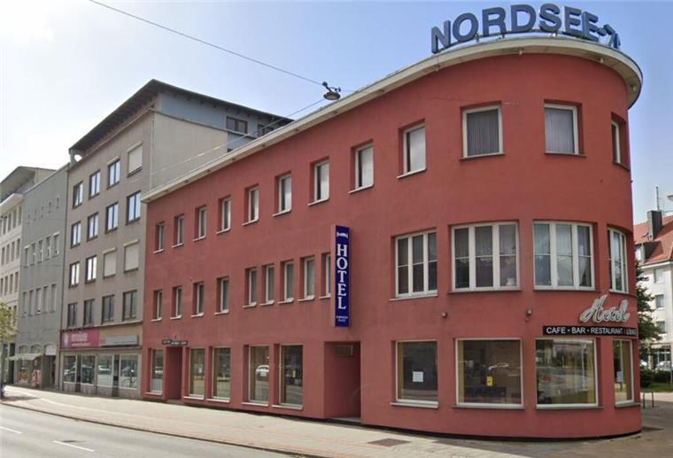 Noch kein Käufer da: Hotel am Elbinger Platz ist ein (unbewohnter) Hingucker Der Blick von der Georgstraße auf das Hotel am Elbinger Platz.