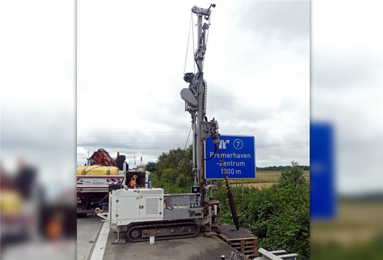A27 wird in Richtung Cuxhaven bei Bremerhaven-Zentrum einspurig Der Boden wird bis in eine Tiefe von 30 Metern auf seine Tragfähigkeit hin untersucht. Das dafür notwendige Bohrgerät benötigt Platz, sodass Standstreifen und Hauptfahrstreifen zur Sicherheit gesperrt werden müssen.