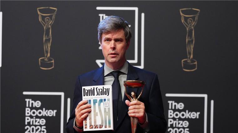 Der Booker-Preis geht in diesem Jahr an den ungarisch-britischen Autor David Szalay.
