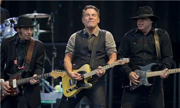 Der „Boss“ kann und will es nicht lassen. Im Sommer kommt Bruce Springsteen zu 18 Konzerte in seiner „The River“-Jubiläumstour nach Europa. 