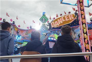 Der Breakdancer ist wie immer besonders beliebt bei den Jugendlichen.