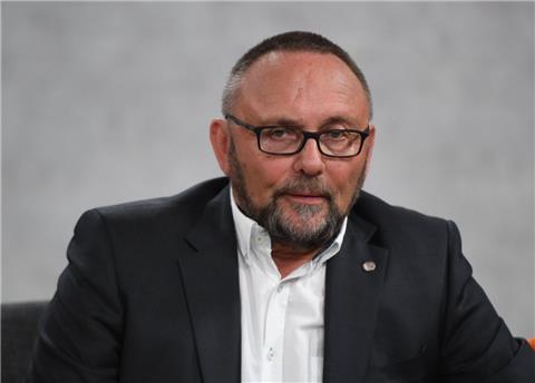 Der Bremer AfD-Politiker Frank Magnitz soll sich laut AfD-Bundesvorstand zwischen zwei Mandaten entscheiden.
