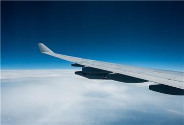 Ein Airbus A330 MRTT Tankflugzeug fliegt über den Wolken. +++ dpa-Bildfunk 