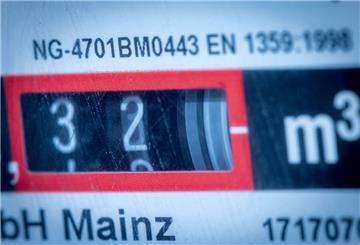 Das Zählwerk in einem Gaszähler dreht sich und zeigt den Verbrauch von Gas in einem Privathaushalt an