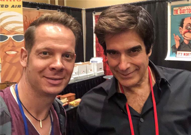 Der Bremerhavener Marco Brüser (links) hat den großen Zauberkünstler David Copperfield getroffen: