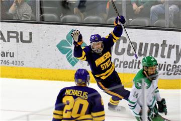 Der Bremerhavener Parker Tuomie hat mit den Minnesota State Mavericks einen tollen Saisonstart hingelegt.