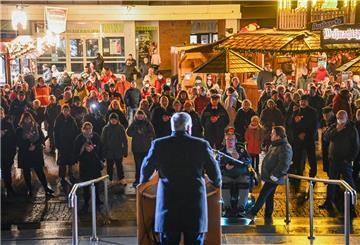 OB Melf Grantz eröffnet den Weihnachtsmarkt.