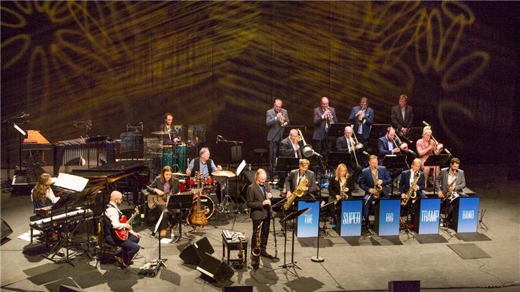 Der britische Musiker John Helliwell hat die Songs seiner früheren Band Supertramp mit einer Big Band neu aufgenommen.