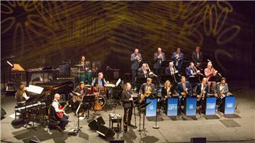 Der britische Musiker John Helliwell hat die Songs seiner früheren Band Supertramp mit einer Big Band neu aufgenommen.