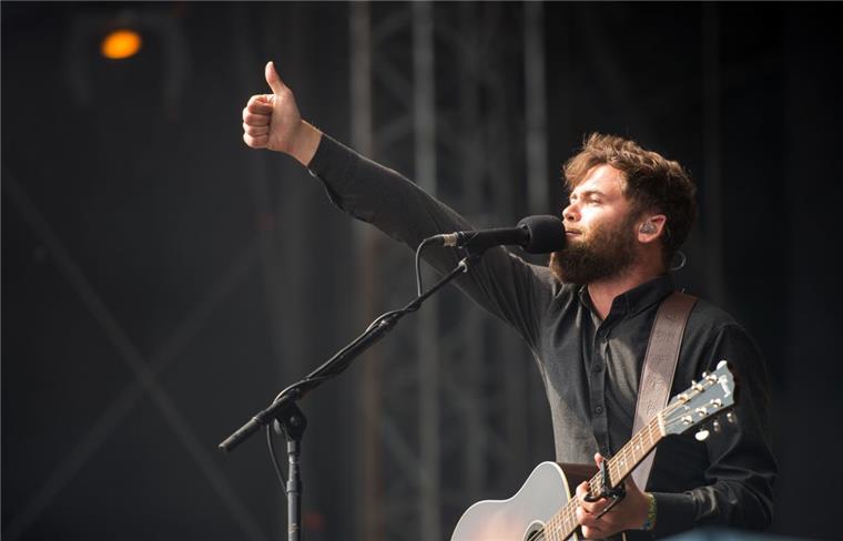 Der britische Sänger Passenger (Mike Rosenberg) kommt zum Deichbrand-Festival nach Wanhöden.